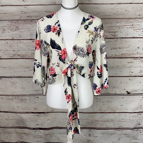 dee elly Small tie Front 3/4 sleeve blouse - Picture 1 of 9